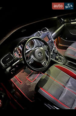 Універсал Volkswagen Golf 2012 в 