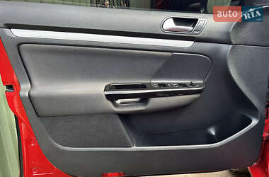 Універсал Volkswagen Golf 2012 в 