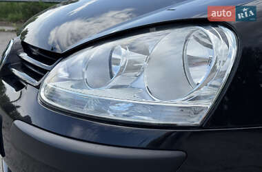 Хетчбек Volkswagen Golf 2005 в 