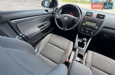 Хетчбек Volkswagen Golf 2005 в 