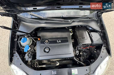 Хетчбек Volkswagen Golf 2005 в 