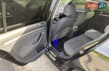 Хэтчбек Volkswagen Golf 2008 в 