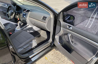 Хэтчбек Volkswagen Golf 2008 в 