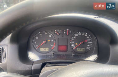 Хетчбек Volkswagen Golf 2000 в 