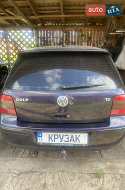 Хетчбек Volkswagen Golf 2000 в 
