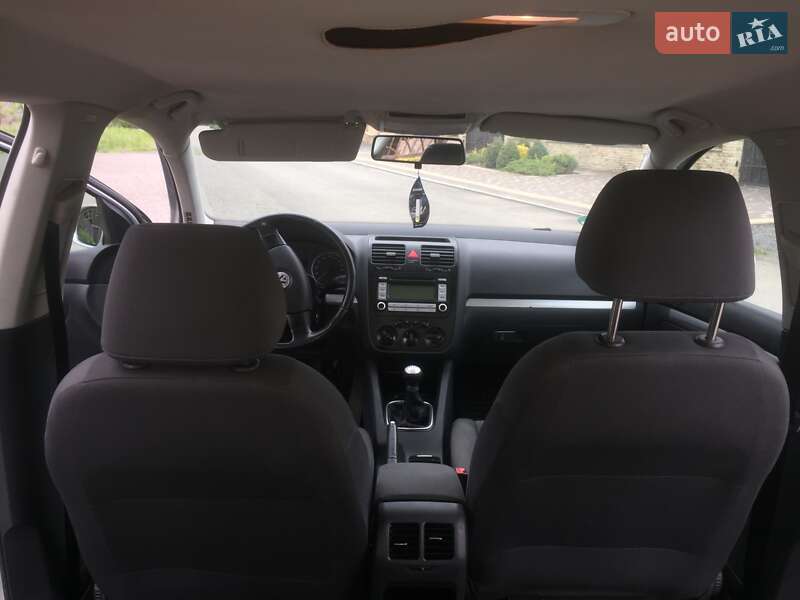 Хетчбек Volkswagen Golf 2006 в Ужгороді