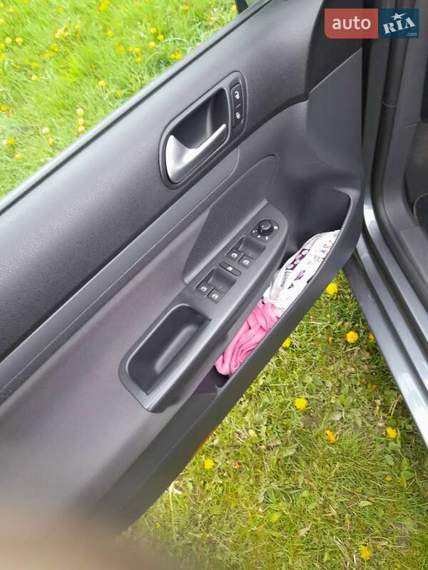 Універсал Volkswagen Golf 2009 в Києві