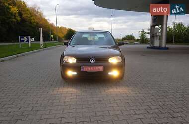 Хетчбек Volkswagen Golf 2003 в 