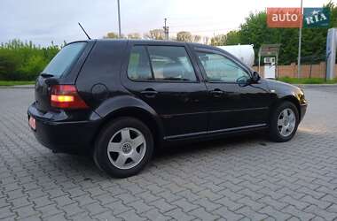 Хетчбек Volkswagen Golf 2003 в 