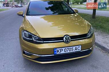 Хетчбек Volkswagen Golf 2018 в 