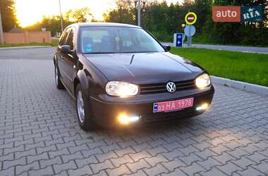 Хетчбек Volkswagen Golf 2003 в 