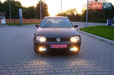 Хетчбек Volkswagen Golf 2003 в 
