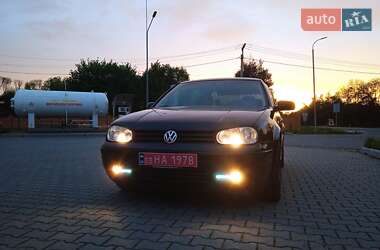 Хетчбек Volkswagen Golf 2003 в 