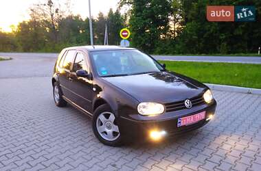 Хетчбек Volkswagen Golf 2003 в 