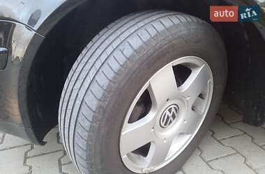 Хетчбек Volkswagen Golf 2003 в 