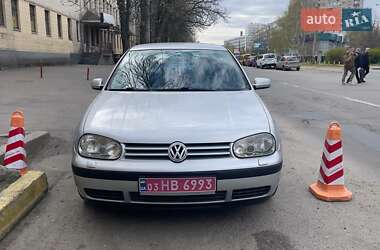 Хэтчбек Volkswagen Golf 2002 в 