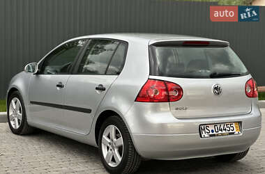 Хэтчбек Volkswagen Golf 2006 в 