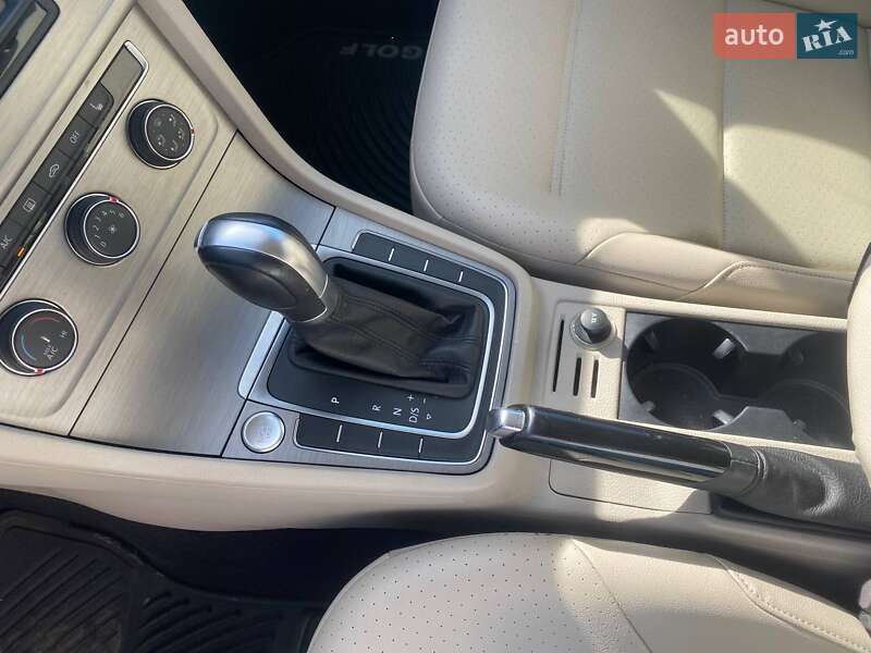 Універсал Volkswagen Golf 2016 в Львові