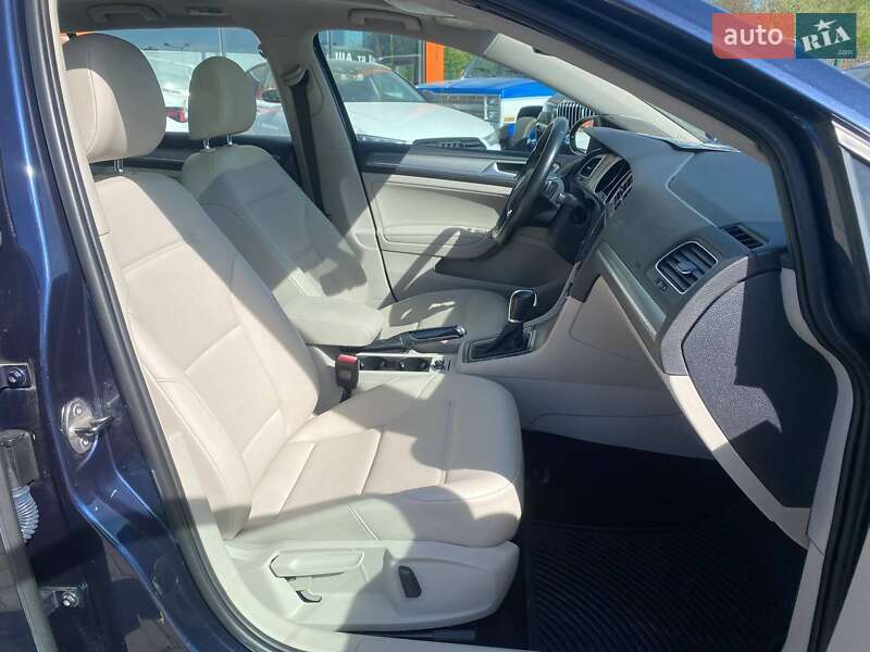 Універсал Volkswagen Golf 2016 в Львові