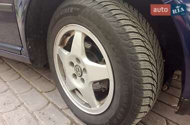 Хетчбек Volkswagen Golf 1998 в 