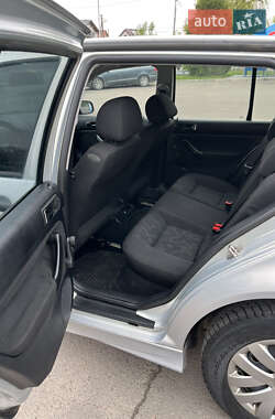 Хэтчбек Volkswagen Golf 1998 в 