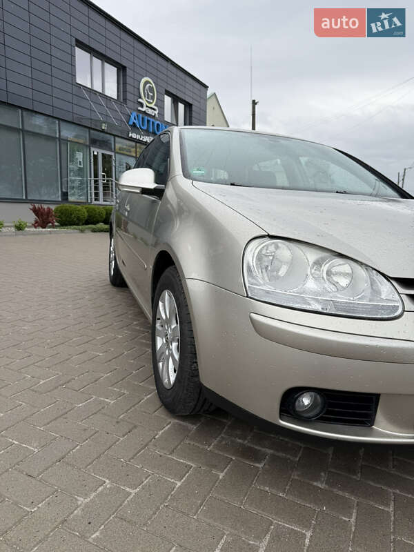 Хэтчбек Volkswagen Golf 2005 в Белой Церкви