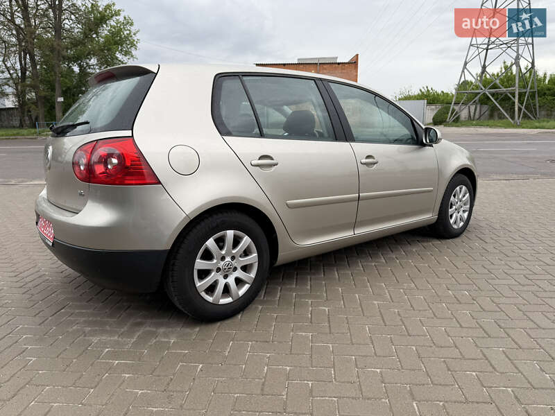 Хэтчбек Volkswagen Golf 2005 в Белой Церкви