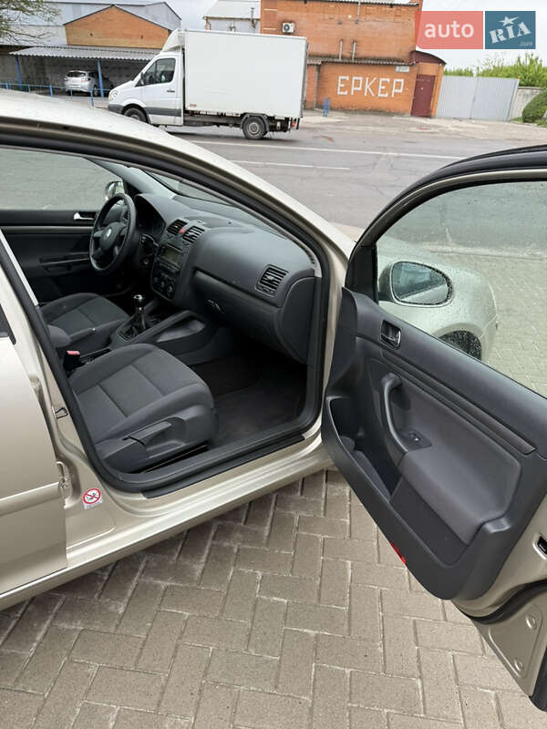 Хэтчбек Volkswagen Golf 2005 в Белой Церкви