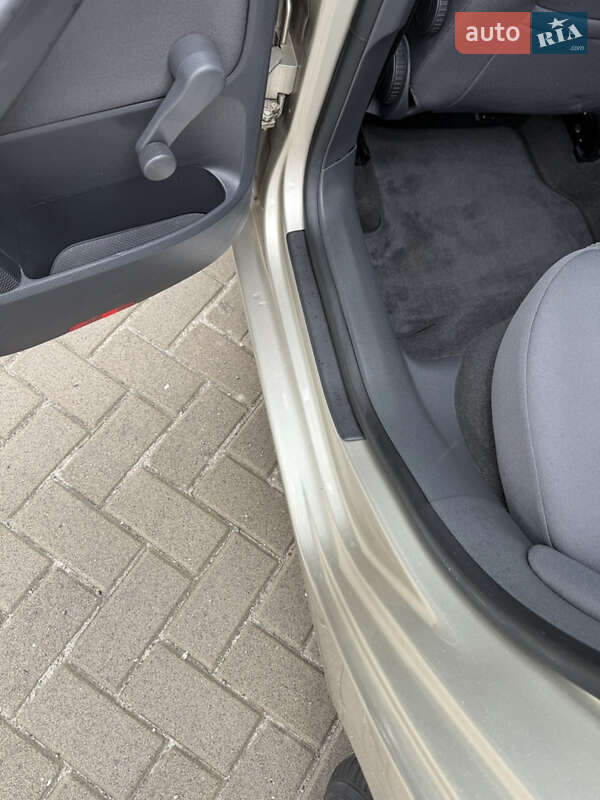 Хэтчбек Volkswagen Golf 2005 в Белой Церкви