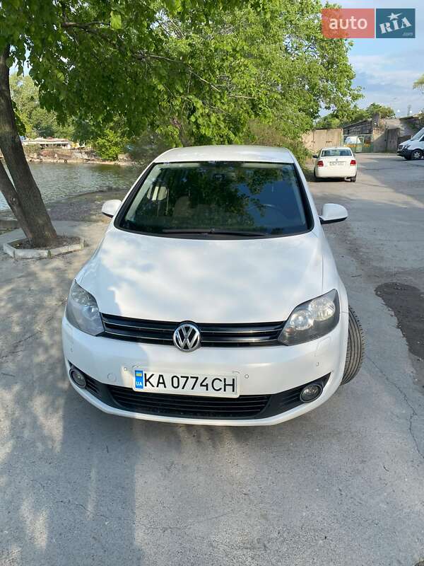 Хетчбек Volkswagen Golf 2011 в 