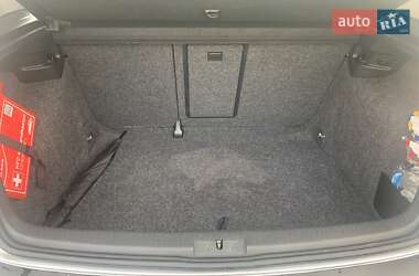 Хэтчбек Volkswagen Golf 2009 в 