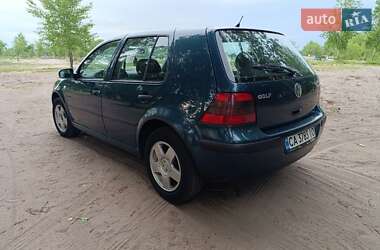 Хетчбек Volkswagen Golf 2002 в 