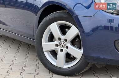 Хэтчбек Volkswagen Golf 2010 в 