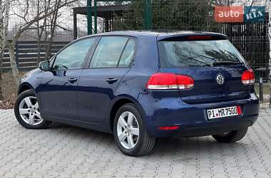 Хэтчбек Volkswagen Golf 2010 в 