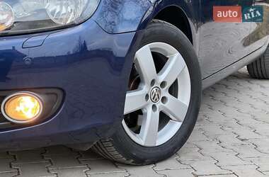 Хэтчбек Volkswagen Golf 2010 в 
