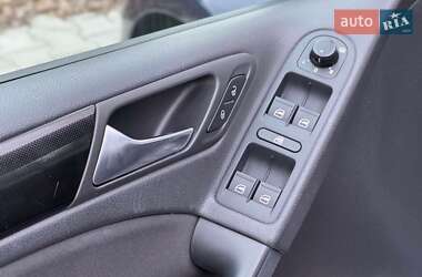 Хэтчбек Volkswagen Golf 2010 в 