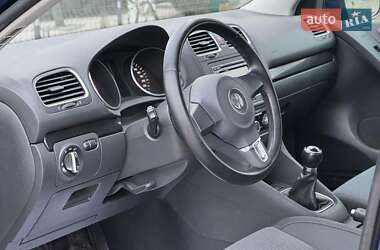 Хэтчбек Volkswagen Golf 2010 в 
