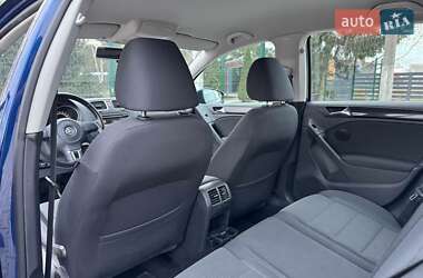 Хэтчбек Volkswagen Golf 2010 в 