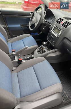 Хэтчбек Volkswagen Golf 2008 в 