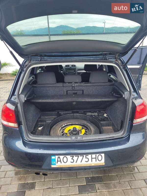 Хэтчбек Volkswagen Golf 2012 в Хусте