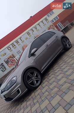 Хэтчбек Volkswagen Golf 2015 в Гайсине