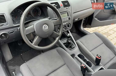Хетчбек Volkswagen Golf 2004 в 