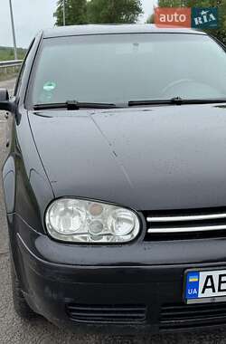 Хэтчбек Volkswagen Golf 2003 в 