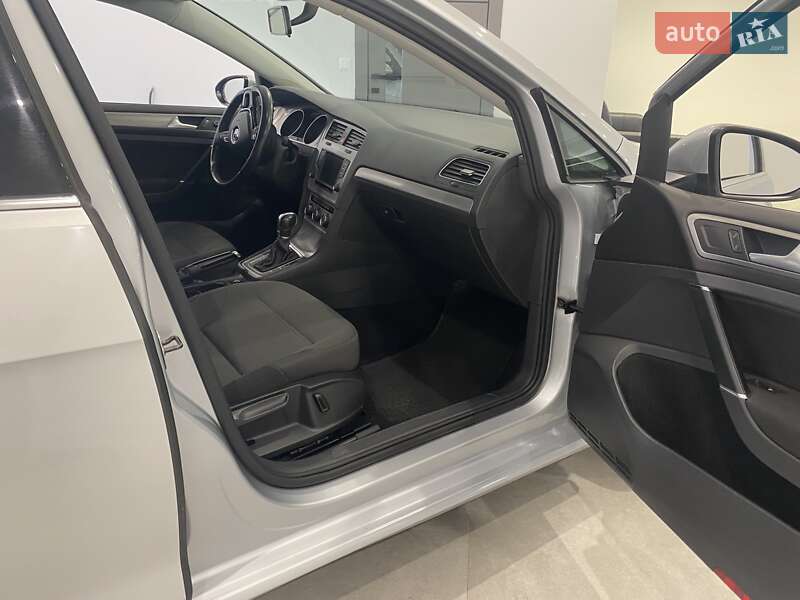 Універсал Volkswagen Golf 2015 в Ірпені