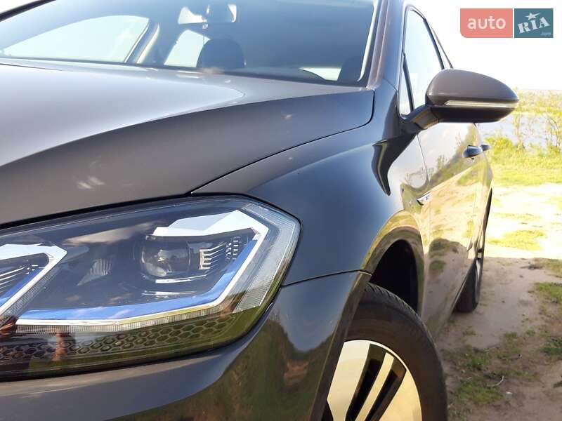 Хэтчбек Volkswagen Golf 2020 в Днепре