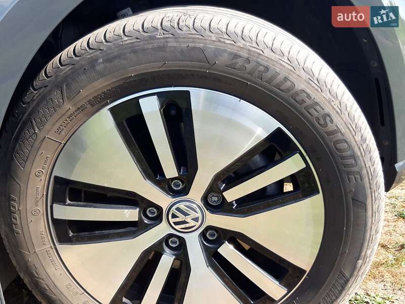 Хэтчбек Volkswagen Golf 2020 в Днепре