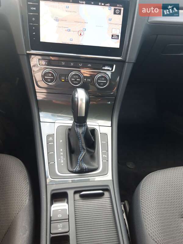 Хэтчбек Volkswagen Golf 2020 в Днепре