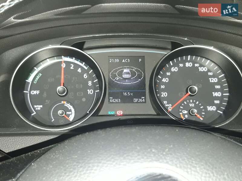 Хэтчбек Volkswagen Golf 2020 в Днепре