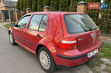 Хэтчбек Volkswagen Golf 2002 в 