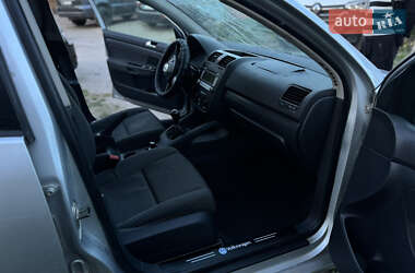 Хетчбек Volkswagen Golf 2003 в 